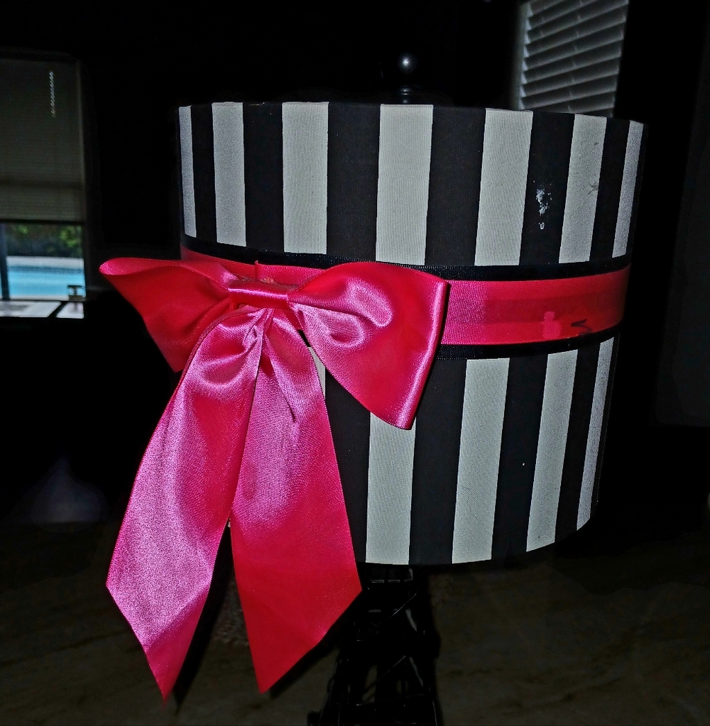 Elegant Black and White Striped Hat Box with Pink Bow lamp. Think Paris 🩷